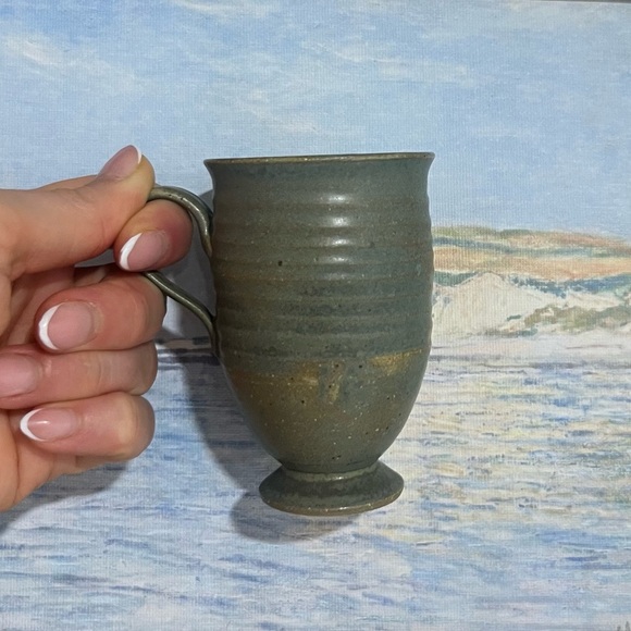 Elegant Green Ceramic Mug - Picture 1 of 6